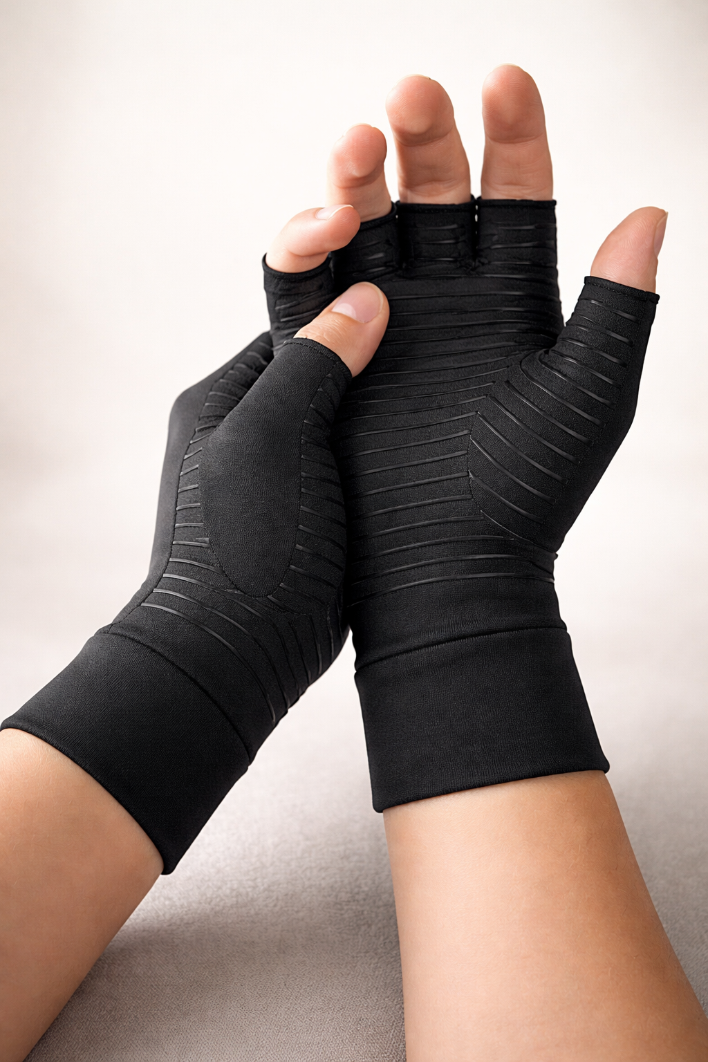 Compression Gloves for Hand Pain
